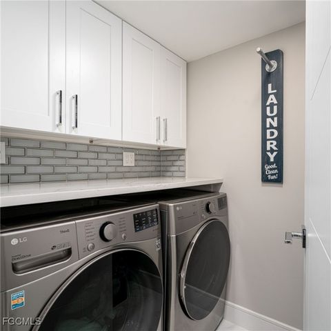 17 Bluebill AVE 903, Naples, FL 34108