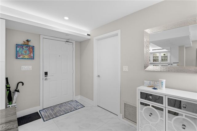 17 Bluebill AVE 903, Naples, FL 34108