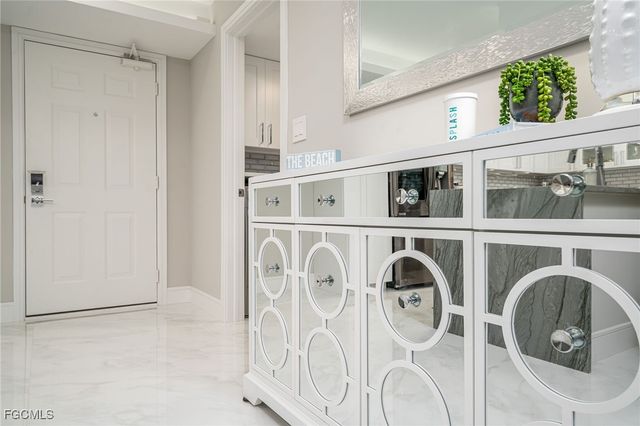 17 Bluebill AVE 903, Naples, FL 34108