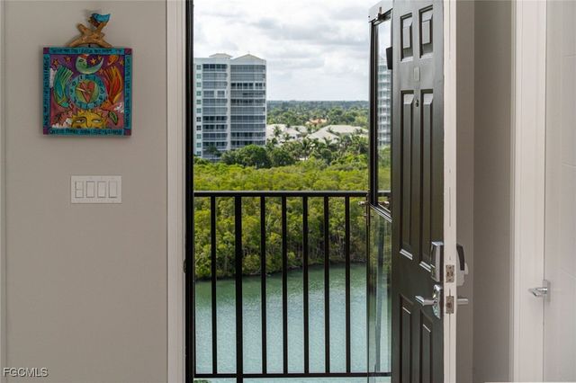 17 Bluebill AVE 903, Naples, FL 34108