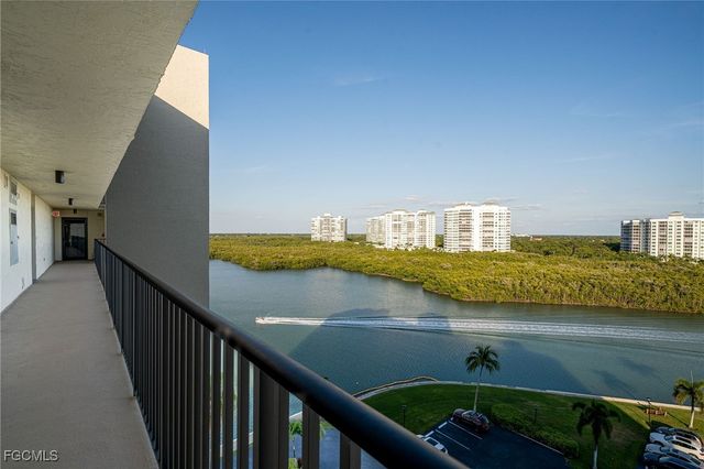 17 Bluebill AVE 903, Naples, FL 34108