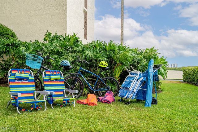 17 Bluebill AVE 903, Naples, FL 34108