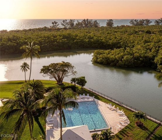 17 Bluebill AVE 903, Naples, FL 34108