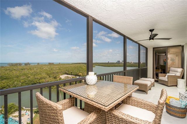 17 Bluebill AVE 903, Naples, FL 34108