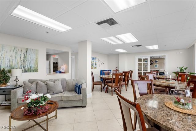 17 Bluebill AVE 903, Naples, FL 34108