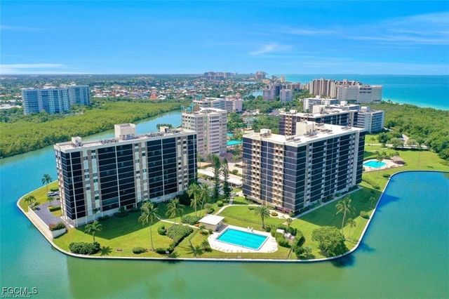 17 Bluebill AVE 903, Naples, FL 34108