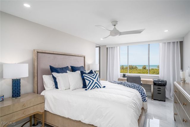 17 Bluebill AVE 903, Naples, FL 34108