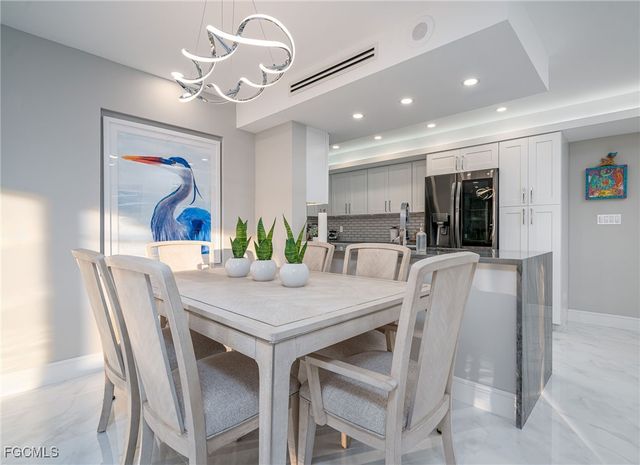 17 Bluebill AVE 903, Naples, FL 34108