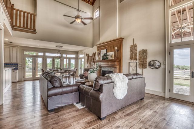 7157 Fm 1697, Carmine, TX 78932