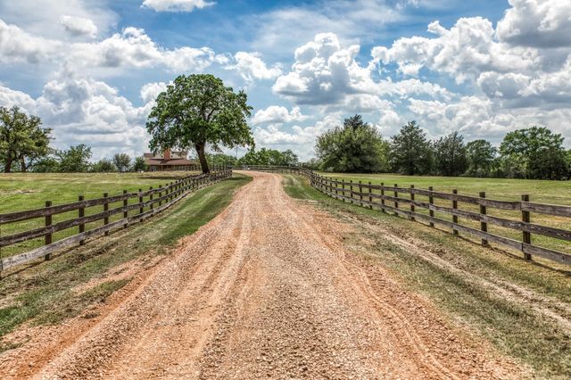 7157 Fm 1697, Carmine, TX 78932