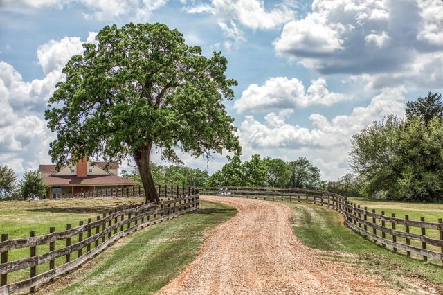 7157 Fm 1697, Carmine, TX 78932