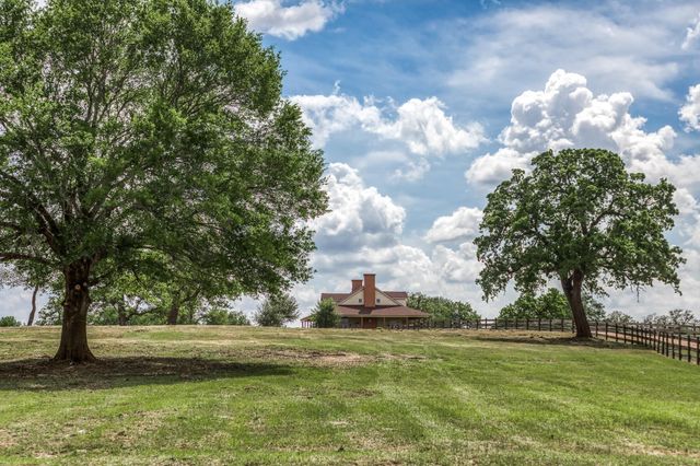 7157 Fm 1697, Carmine, TX 78932