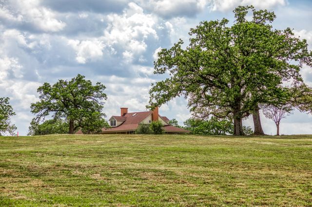 7157 Fm 1697, Carmine, TX 78932