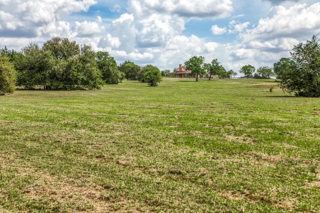 7157 Fm 1697, Carmine, TX 78932