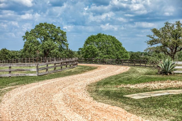 7157 Fm 1697, Carmine, TX 78932