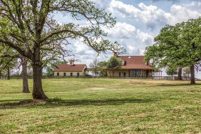 7157 Fm 1697, Carmine, TX 78932