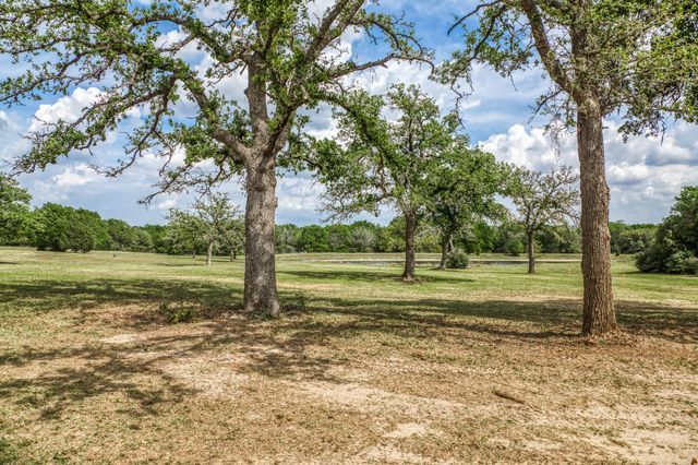 7157 Fm 1697, Carmine, TX 78932