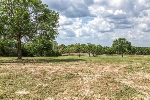 7157 Fm 1697, Carmine, TX 78932