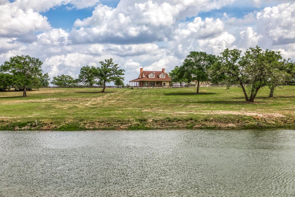 7157 Fm 1697, Carmine, TX 78932