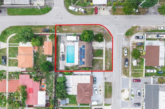 590 W 35th Pl, Hialeah, FL 33012