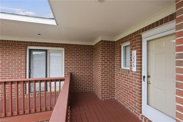 1226 Foursome LN, Virginia Beach, VA 23455
