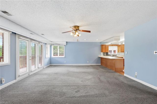 1226 Foursome LN, Virginia Beach, VA 23455