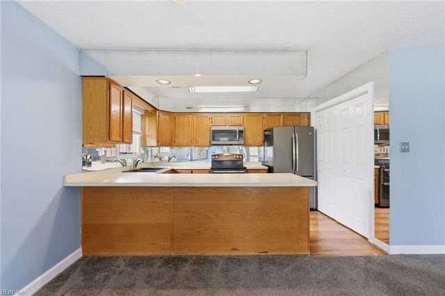 1226 Foursome LN, Virginia Beach, VA 23455