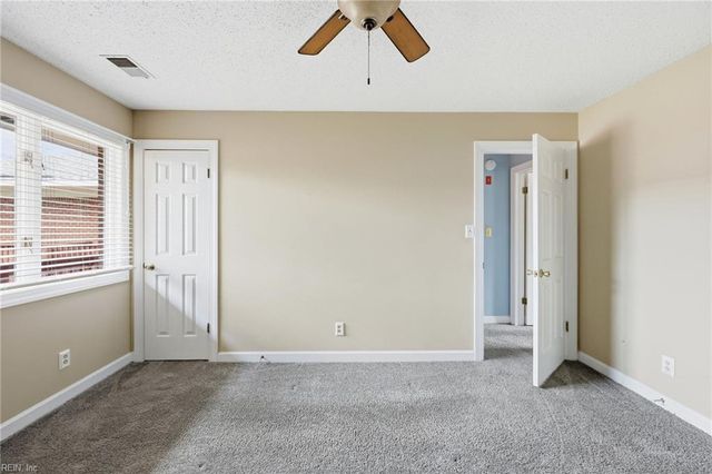 1226 Foursome LN, Virginia Beach, VA 23455