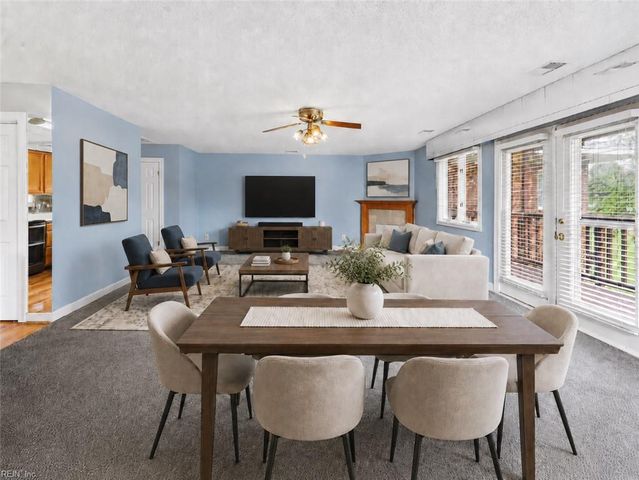 1226 Foursome LN, Virginia Beach, VA 23455