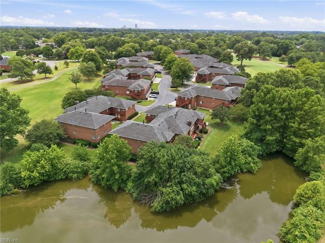1226 Foursome LN, Virginia Beach, VA 23455