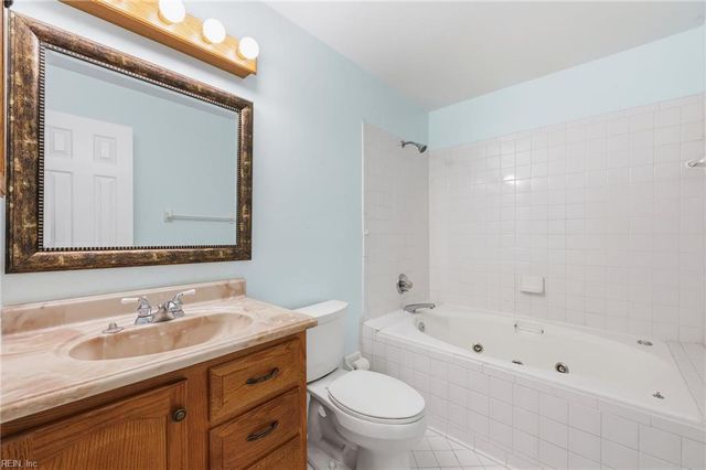 1226 Foursome LN, Virginia Beach, VA 23455
