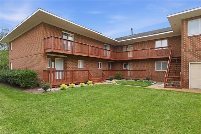 1226 Foursome LN, Virginia Beach, VA 23455