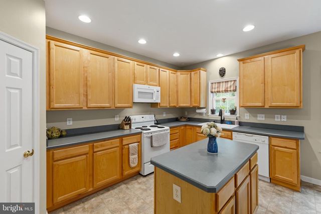 107 SUNSET CIR, Cross Junction, VA 22625