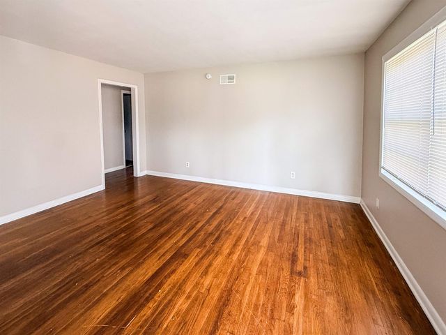 655 W RAINES RD, Memphis, TN 38109