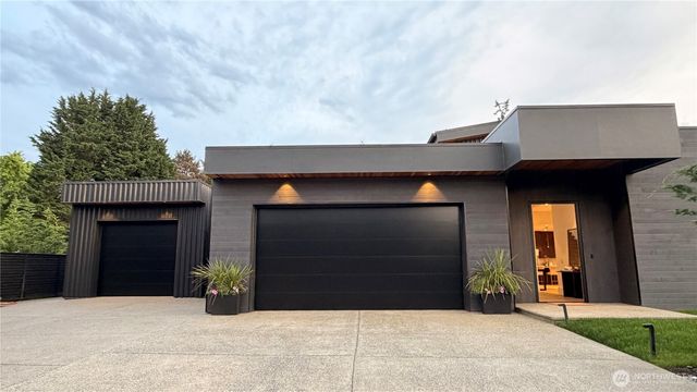 1032 89th Avenue NE, Bellevue, WA 98004