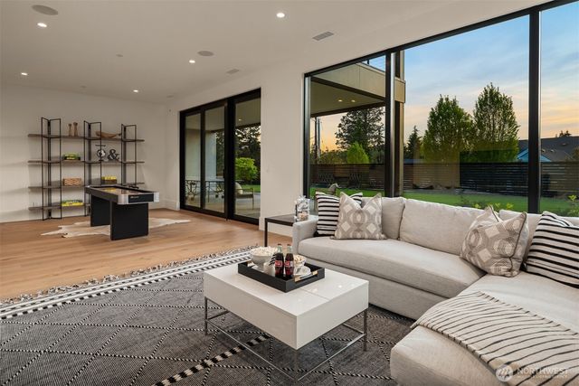1032 89th Avenue NE, Bellevue, WA 98004
