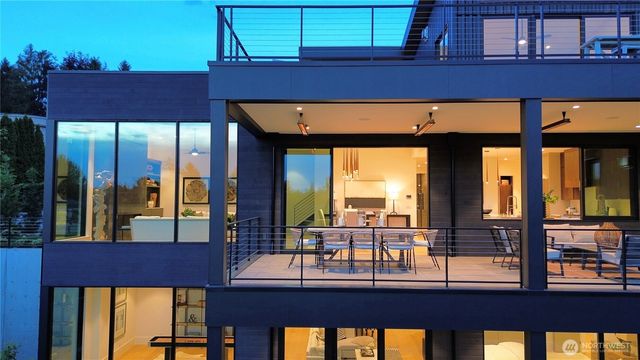 1032 89th Avenue NE, Bellevue, WA 98004