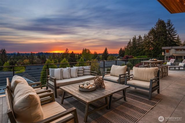 1032 89th Avenue NE, Bellevue, WA 98004