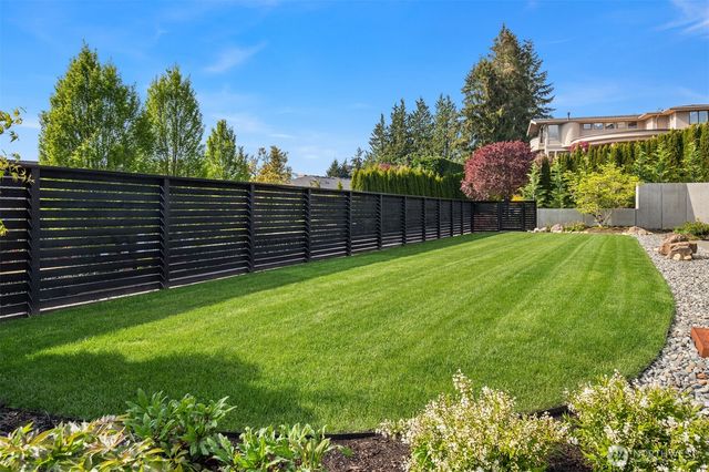 1032 89th Avenue NE, Bellevue, WA 98004