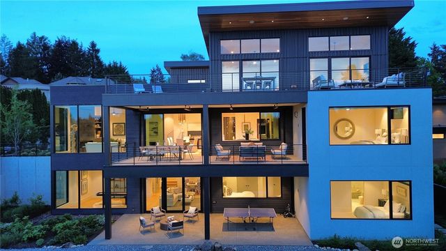 1032 89th Avenue NE, Bellevue, WA 98004