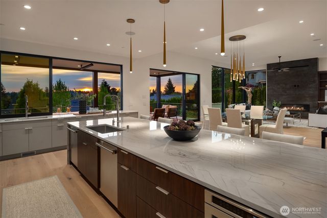 1032 89th Avenue NE, Bellevue, WA 98004