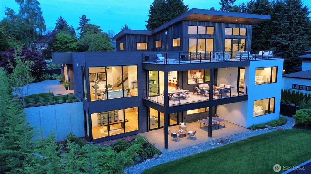 1032 89th Avenue NE, Bellevue, WA 98004