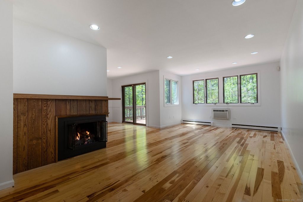 423 Trailsend Drive 423, Torrington, CT 06790