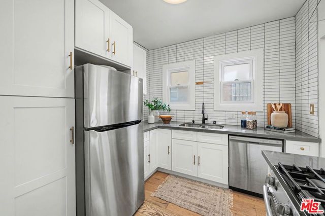 745 N Manhattan Place, Los Angeles, CA 90038