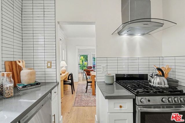 745 N Manhattan Place, Los Angeles, CA 90038