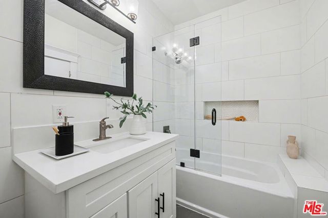 745 N Manhattan Place, Los Angeles, CA 90038