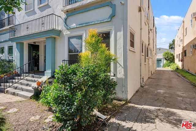 745 N Manhattan Place, Los Angeles, CA 90038