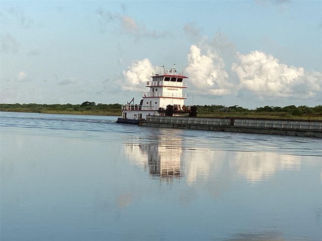 1271 E Canal, Crystal Beach, TX 77650