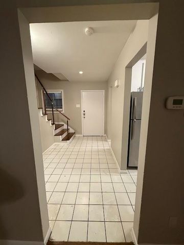 5123 Del Monte Drive 11, Houston, TX 77056