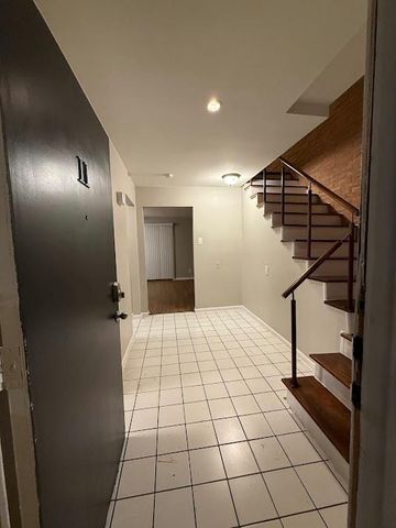 5123 Del Monte Drive 11, Houston, TX 77056